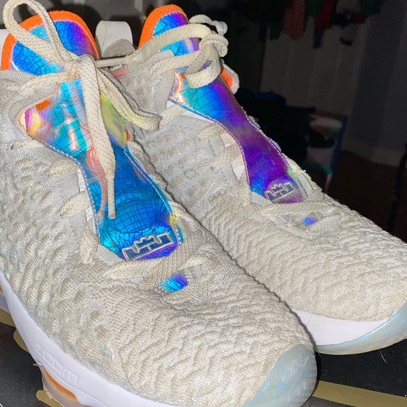 Lebron xvII LMTD (GS) - Picture 3 of 5